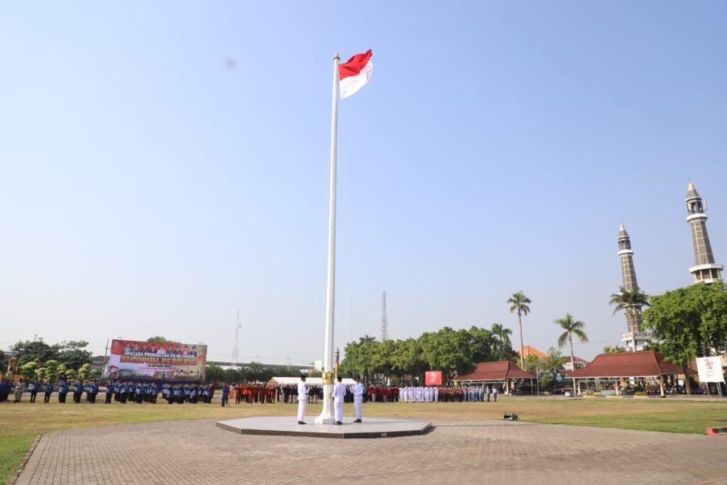 Pemkab Jombang Apresiasi Pemuda Pelopor di Upacara Hari Sumpah Pemuda ke-96