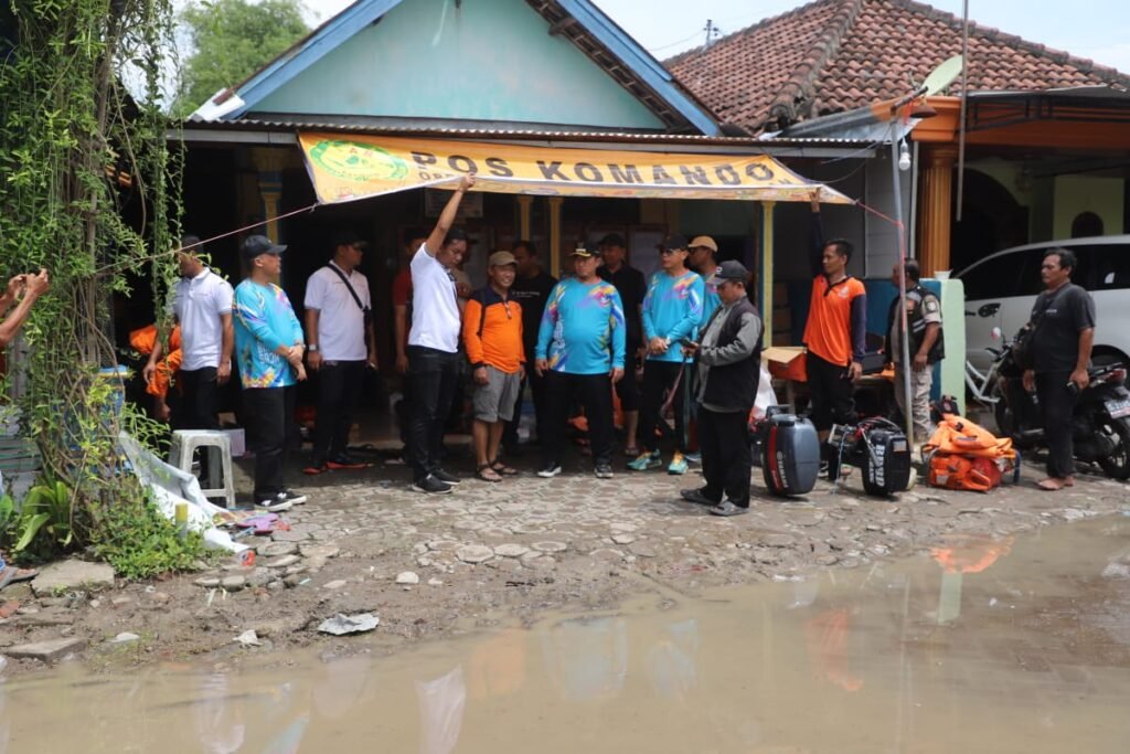 Pj Bupati Jombang Ajak Warga Tingkatkan Kewaspadaan Bencana Usai Kunjungi Korban Hanyut