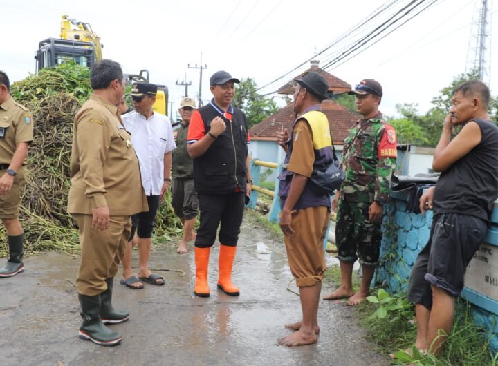 Banjir Landa Desa Jombok, Pj Bupati Turun Tangan Pantau Penanganan