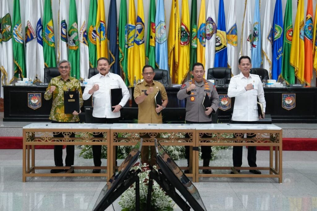 Perkuat Pengawasan Perizinan Daerah, Jaksa Agung Tandatangan Nota Kesepahaman