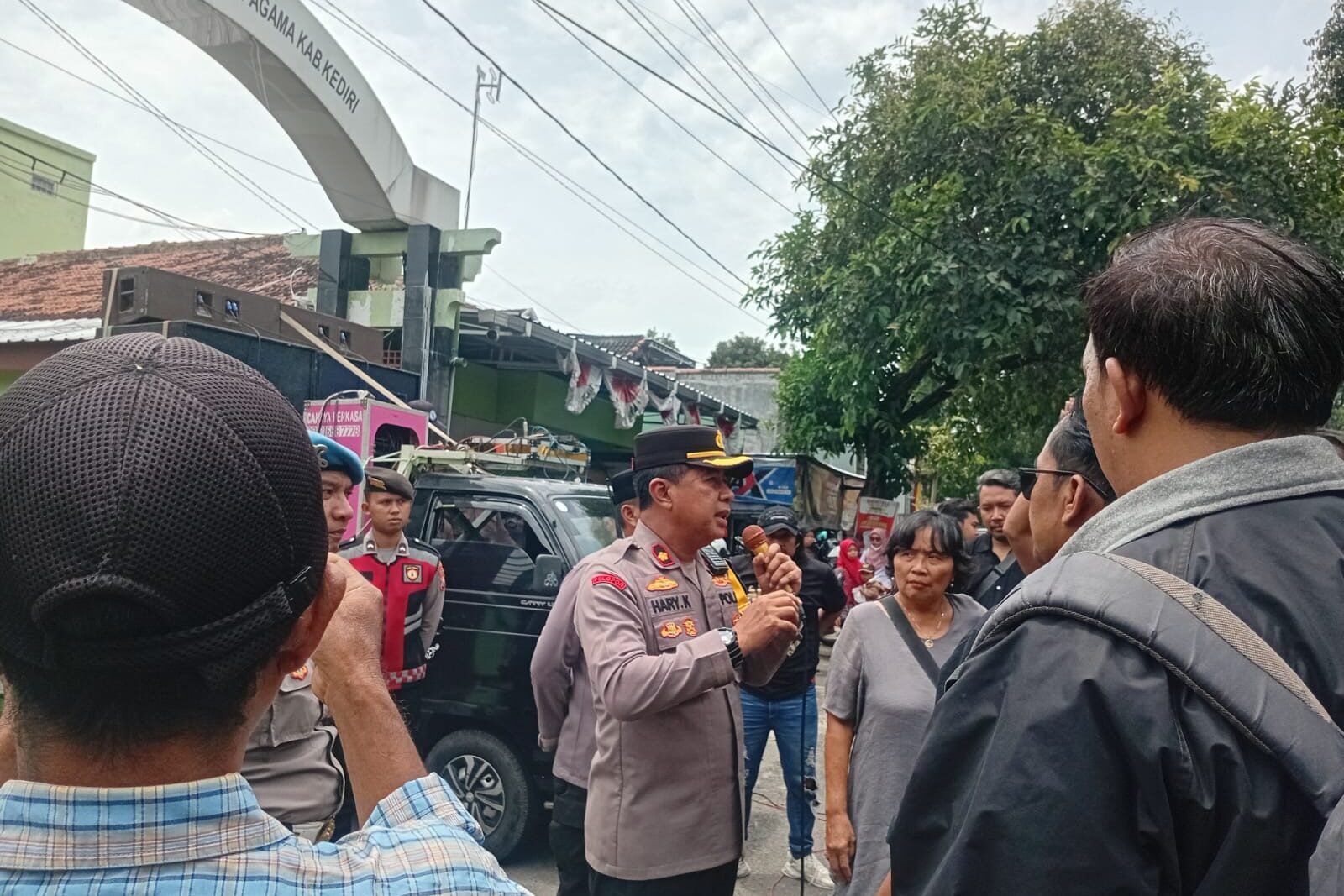 KEMENAG (Kementrian Agama) Kab Kediri, di Demo Oleh Forum Komunikasi Kediri Maju(Lsm)