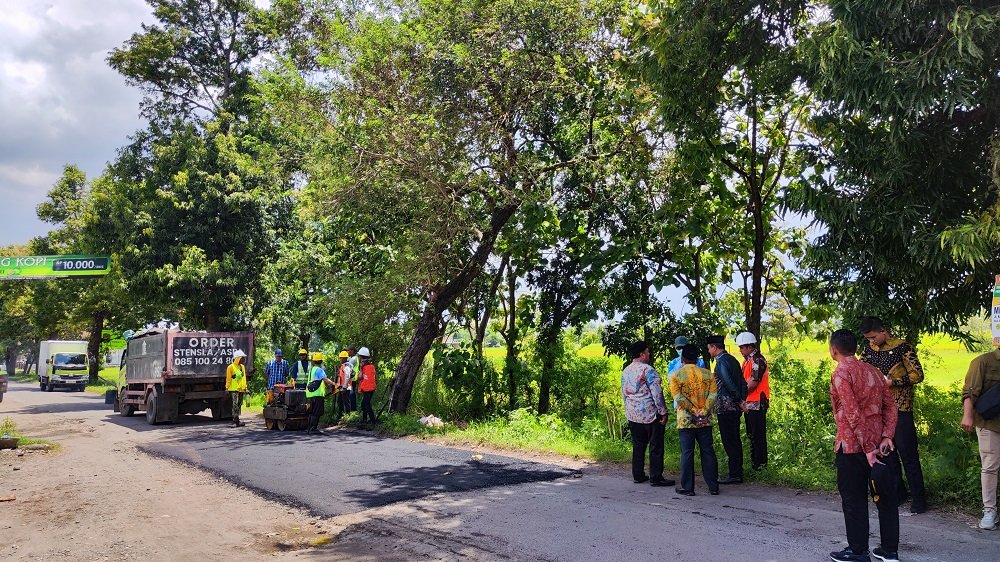 Bupati Jombang Prioritaskan Perbaikan Jalan Rusak Menjelang Hari Raya. /jombangkab.go.id
