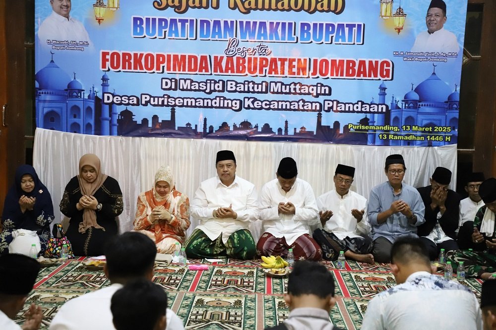 Safari Ramadan di Plandaan, Bupati Warsubi Bawa Berkah untuk Masjid. /jombangkab.go.id