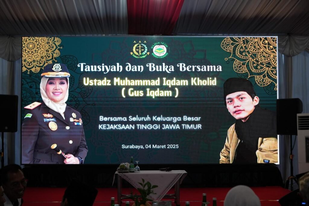 Kajati Jatim Santuni 50 Anak Yatim Saat Buka Bersama.