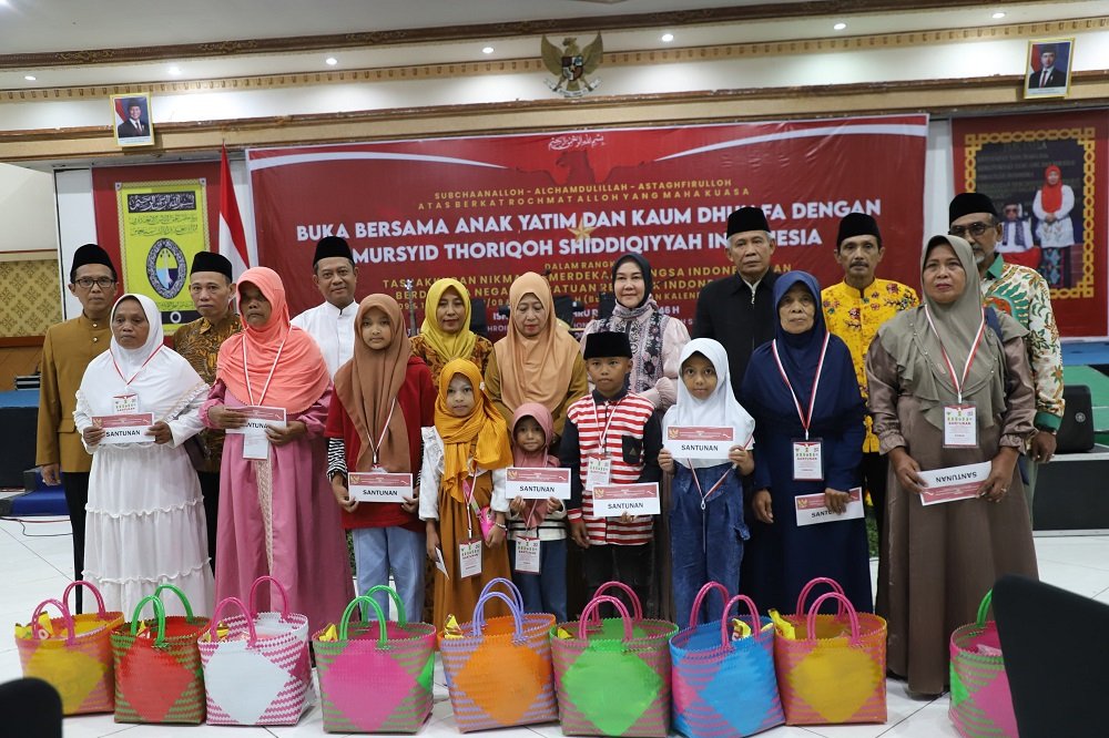 Berbagi Berkah! Warga Shiddiqiyyah Santuni Ribuan Anak Yatim dan Dhuafa. /jombangkab.go.id