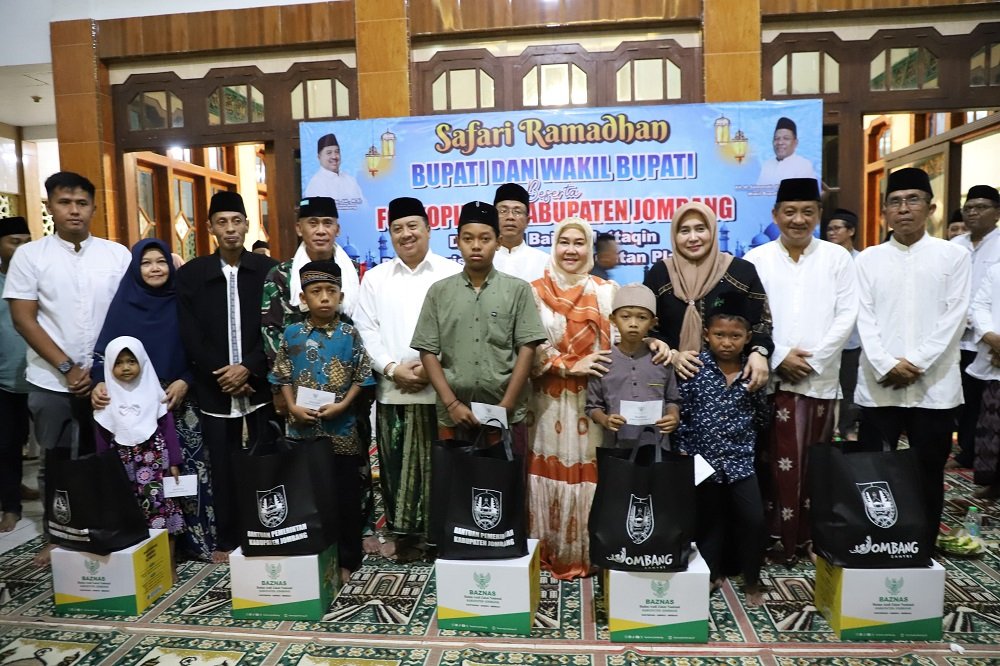 Safari Ramadan di Plandaan, Bupati Warsubi Bawa Berkah untuk Masjid. /jombangkab.go.id