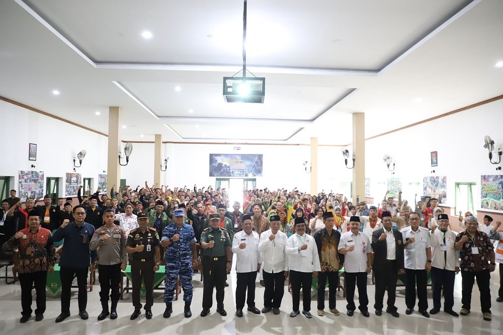 Kebersamaan dan Kepedulian di Acara Bakti Sosial FKMJ dan Kodim 0814 Jombang. /jombangkab.go.id
