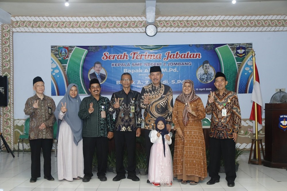 Sertijab Kepala SMPN 2 Jombang, Plh. Sekretaris Disdikbud Sampaikan Apresiasi. /dikbud.jombangkab.go.id