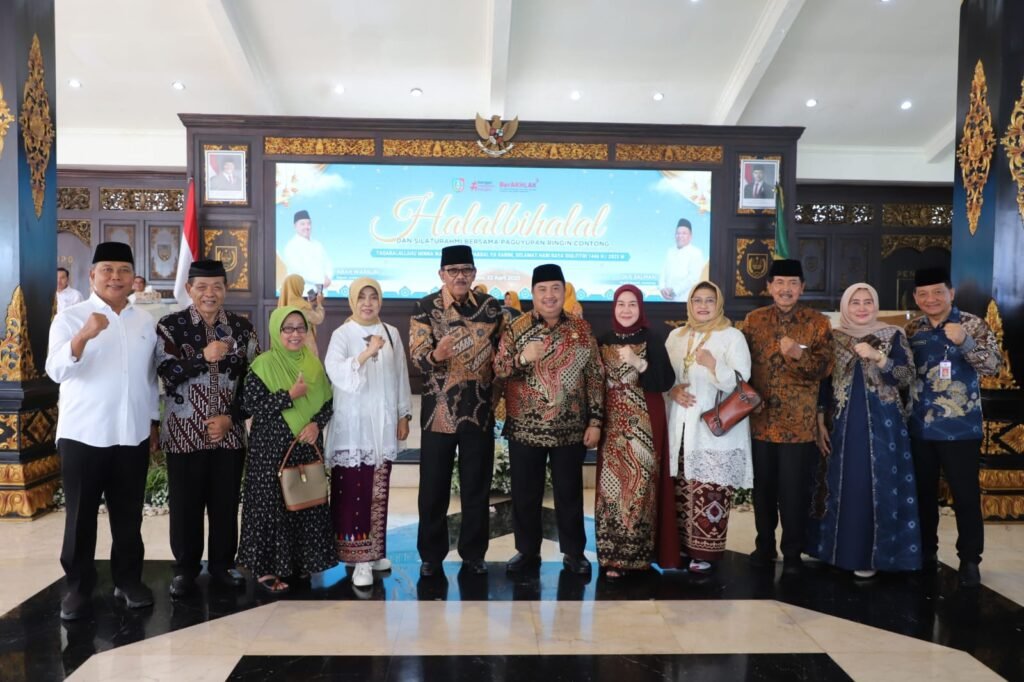 Kebersamaan Hangat di Pendopo: Silaturahmi Lintas Generasi Warnai Halalbihalal Paguyuban Ringin Contong. /jombangkab.go.id