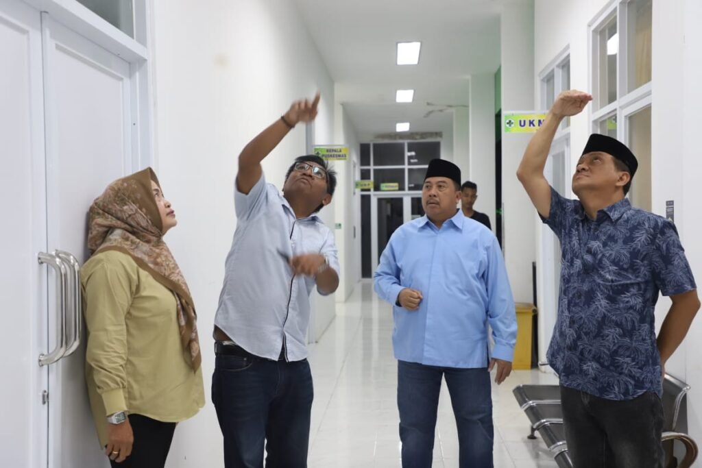 Langkah Cepat Bupati Jombang Tindaklanjuti Plafon Ambrol di Puskesmas Perak. /jombangkab.go.ig