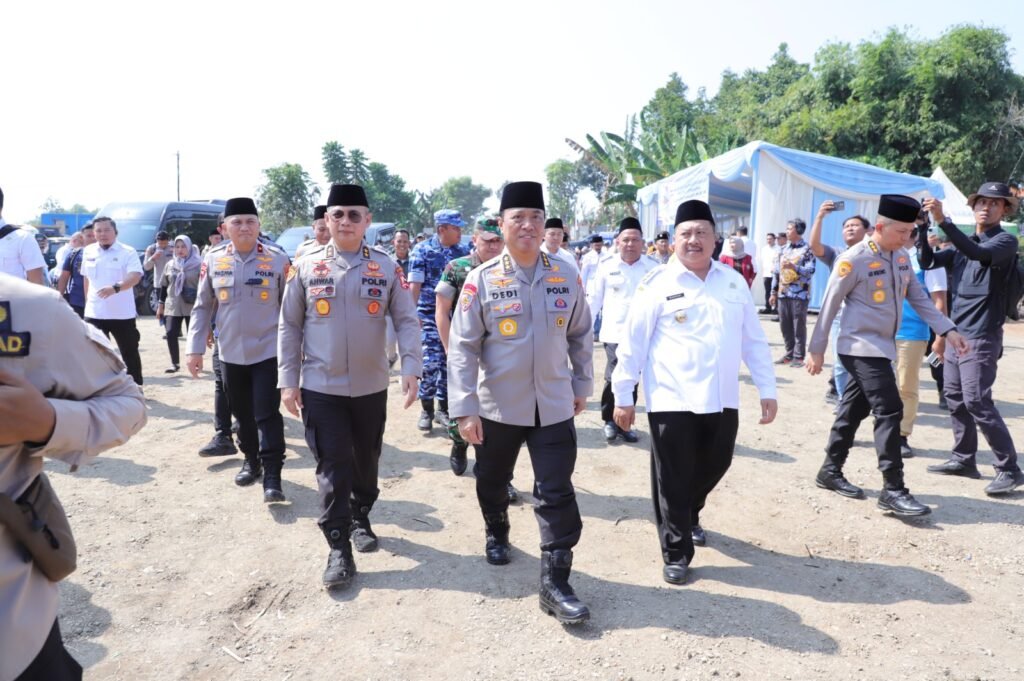 Santri Se-Indonesia Tanam Jagung Serentak, Wakapolri Hadiri Launching di Ponpes Tebuireng Jombang. /Jombangkab.go.id