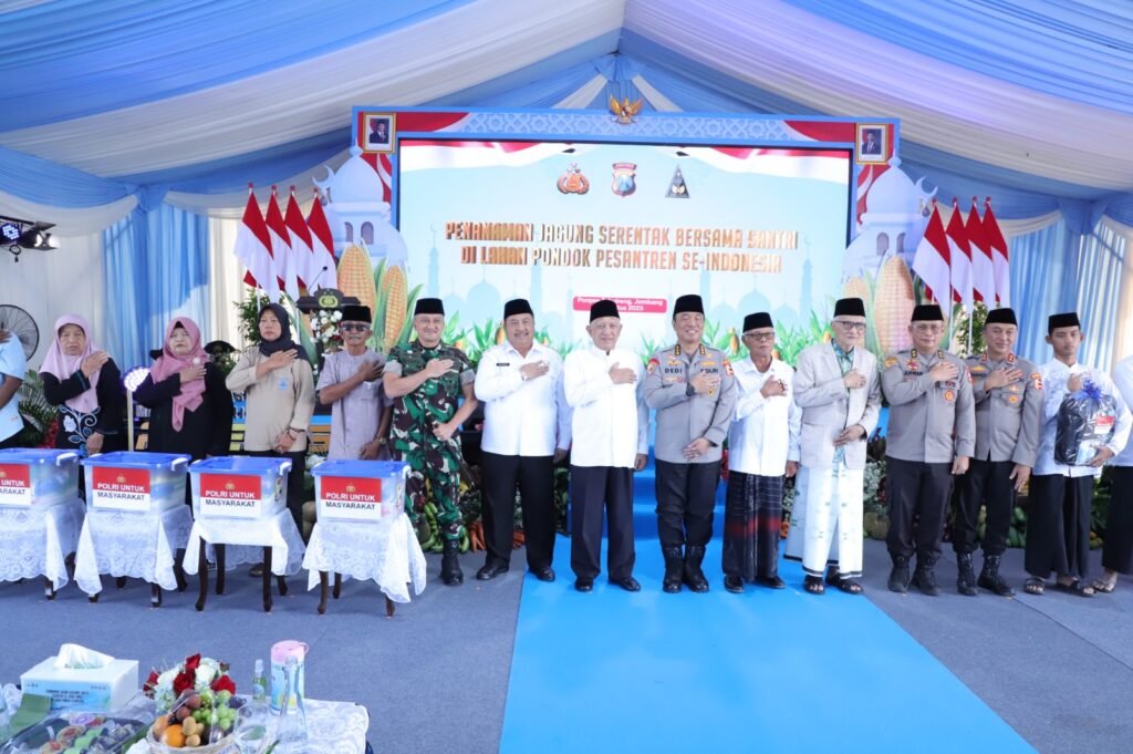 Santri Se-Indonesia Tanam Jagung Serentak, Wakapolri Hadiri Launching di Ponpes Tebuireng Jombang. /Jombangkab.go.id