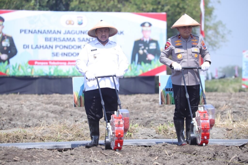Santri Se-Indonesia Tanam Jagung Serentak, Wakapolri Hadiri Launching di Ponpes Tebuireng Jombang