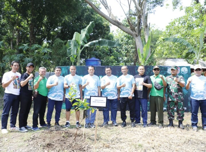Pemkab Jombang dan Kejaksaan Agung Tanam Pohon di Sumberboto: Wujud Sinergi untuk Alam yang Lestari. jombangkab.go.id