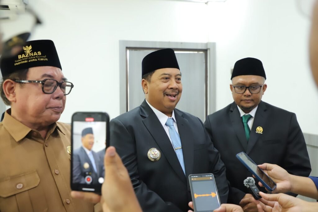 Bupati Warsubi Lantik Pimpinan Baru Baznas Jombang 2025–2030: Dorong Optimalisasi Zakat untuk Pengentasan Kemiskinan. /jombangkab.go.id