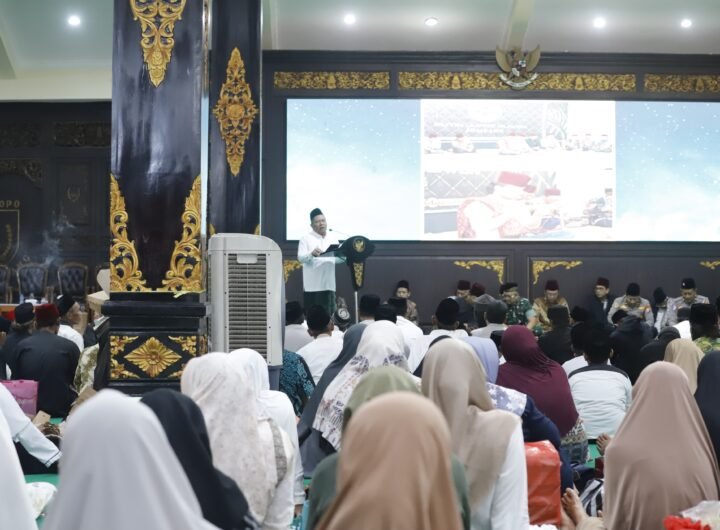 Pendopo Jombang Penuhi Cahaya Lantunan Ayat Suci, Wabup Salmanudin Ajak Jamaah Istiqamah Jaga Spiritualitas. /jombangkab.go.id