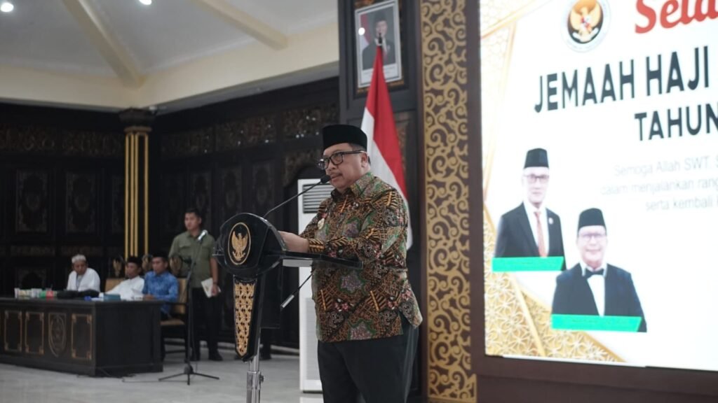 Isak Haru Iringi Keberangkatan Jemaah Haji Jombang, Bupati Warsubi Lepas Kloter 60 dan 61