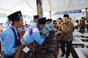 Isak Haru Iringi Keberangkatan Jemaah Haji Jombang, Bupati Warsubi Lepas Kloter 60 dan 61