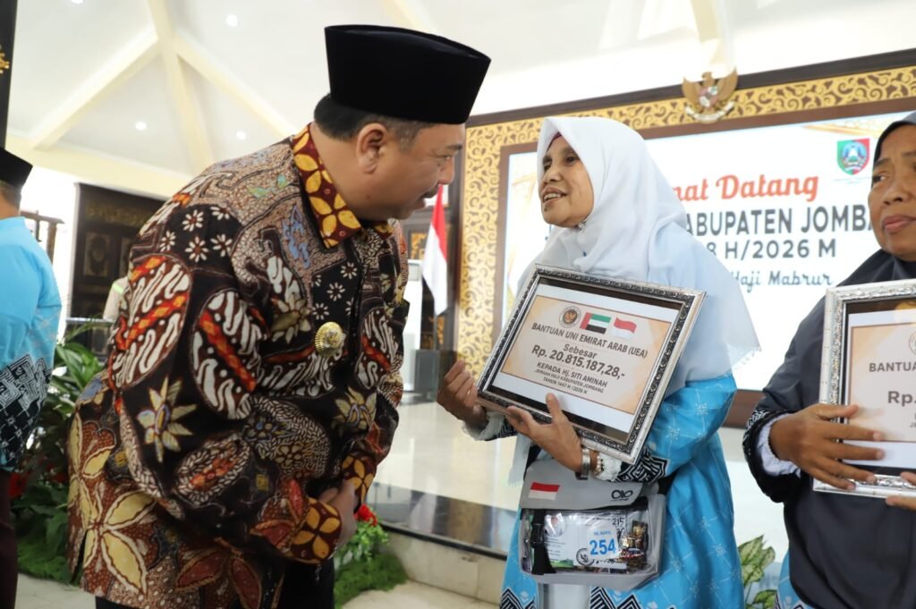 Menteri Haji Sambut Kepulangan Jemaah Jombang, 17 Jemaah Terima Bantuan dari UEA