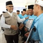 Menteri Haji Sambut Kepulangan Jemaah Jombang, 17 Jemaah Terima Bantuan dari UEA