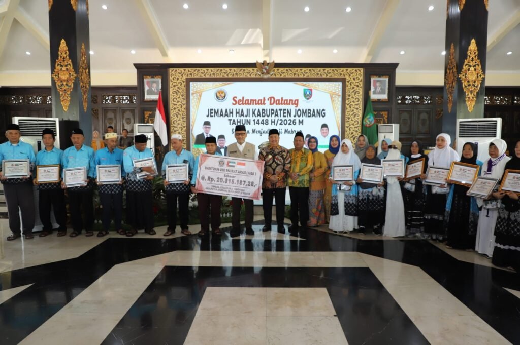 Menteri Haji Sambut Kepulangan Jemaah Jombang, 17 Jemaah Terima Bantuan dari UEA