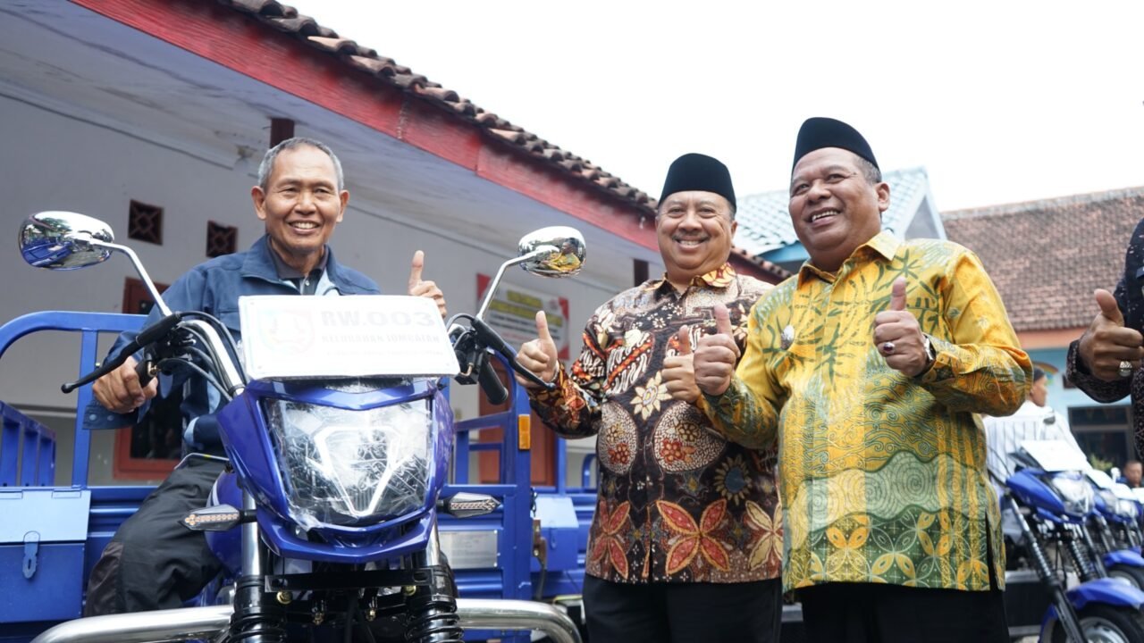 Pemkab Jombang Salurkan 9 Kendaraan Operasional untuk RW di Jombatan, Dorong Pelayanan dan Kebersihan Lingkungan