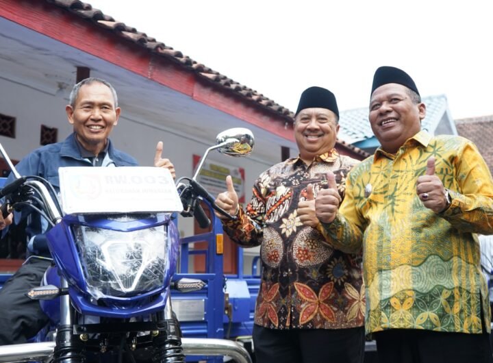 Pemkab Jombang Salurkan 9 Kendaraan Operasional untuk RW di Jombatan, Dorong Pelayanan dan Kebersihan Lingkungan