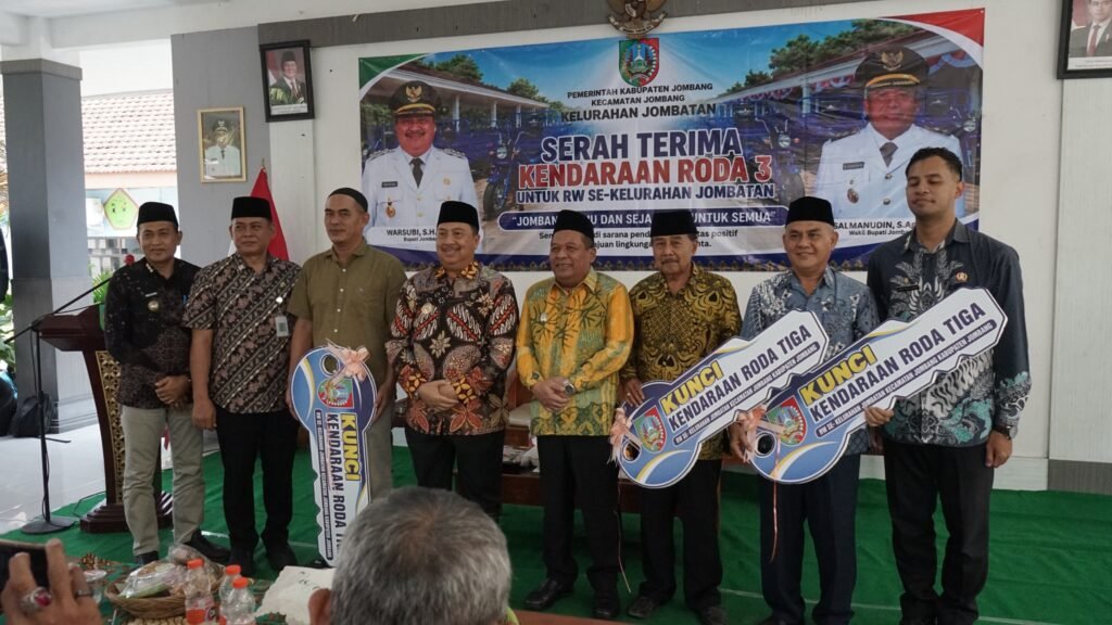 Pemkab Jombang Salurkan 9 Kendaraan Operasional untuk RW di Jombatan, Dorong Pelayanan dan Kebersihan Lingkungan