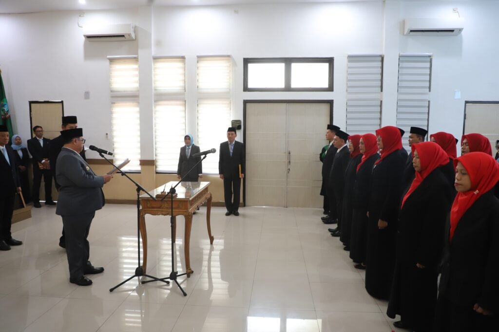 Bupati Warsubi Lantik Pejabat dan Kepala Sekolah, Tekankan Kepemimpinan Solutif demi Tingkatkan Pelayanan Publik