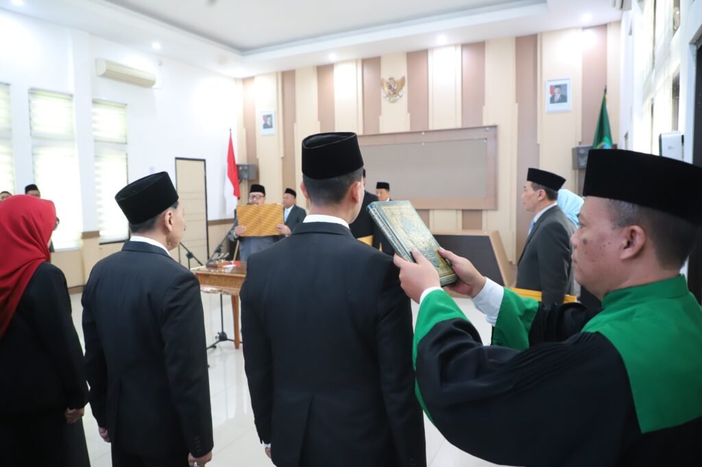 Bupati Warsubi Lantik Pejabat dan Kepala Sekolah, Tekankan Kepemimpinan Solutif demi Tingkatkan Pelayanan Publik