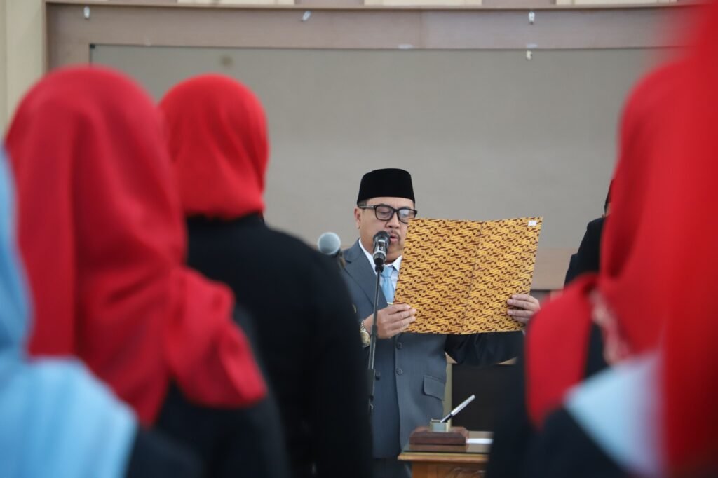 Bupati Warsubi Lantik Pejabat dan Kepala Sekolah, Tekankan Kepemimpinan Solutif demi Tingkatkan Pelayanan Publik