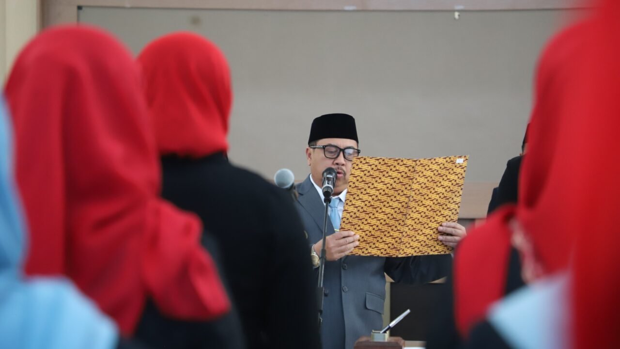 Bupati Warsubi Lantik Pejabat dan Kepala Sekolah, Tekankan Kepemimpinan Solutif demi Tingkatkan Pelayanan Publik