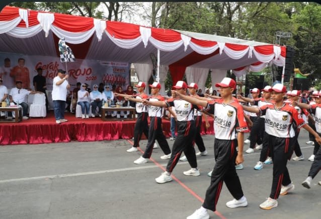 Bupati Jombang Berangkatkan 162 Peserta Gerak Jalan Ngoro Jombang (ROJO), Tekankan Disiplin dan Kekompakan