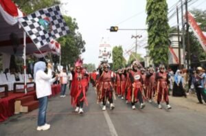 Bupati Jombang Berangkatkan 162 Peserta Gerak Jalan Ngoro Jombang (ROJO), Tekankan Disiplin dan Kekompakan