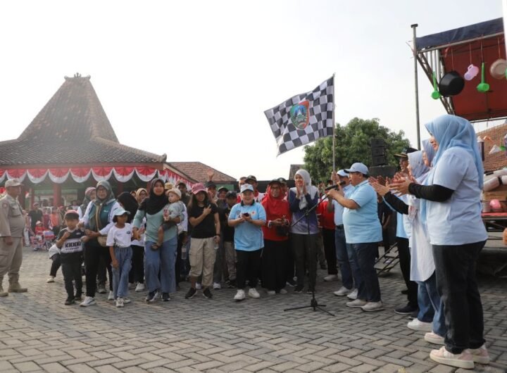 Jalan Sehat Purisemanding Meriah, Bupati Warsubi Ajak Warga Jaga Persatuan dan Hidup Sehat