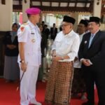 Sambut HUT ke-81 TNI, Komandan Kodiklatal Ziarah ke Makam Gus Dur di Tebuireng