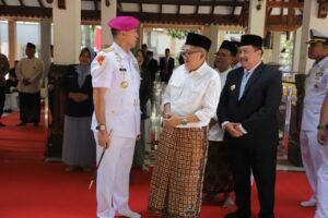 Sambut HUT ke-81 TNI, Komandan Kodiklatal Ziarah ke Makam Gus Dur di Tebuireng
