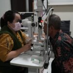 Ratusan Warga Antre Skrining Katarak Gratis di RSUD Ploso, 116 Pasien Jadi Sasaran