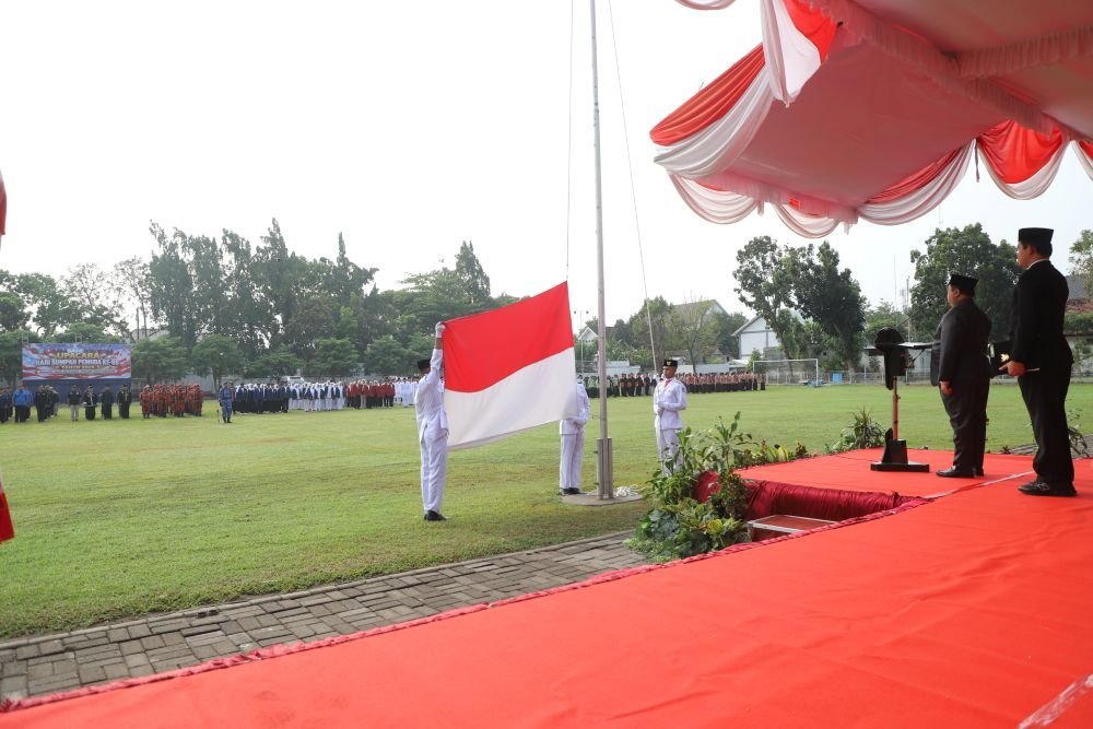Gelora Semangat HSP ke-98: Pemkab Jombang Banjiri Pemuda Berprestasi dengan Beasiswa dan Penghargaan