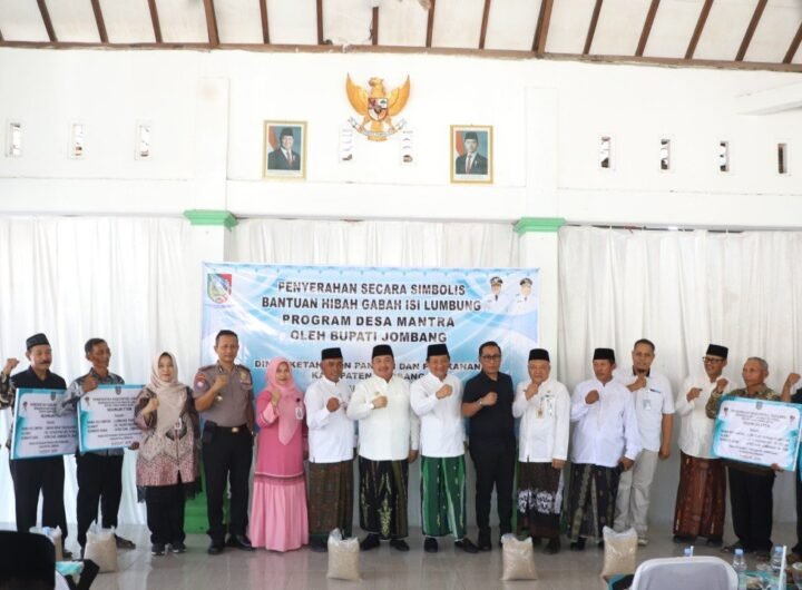 Perkuat Stok Pangan Desa, Pemkab Jombang Salurkan 42 Ton Gabah untuk Enam Lumbung