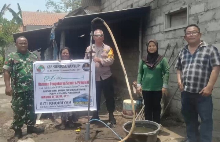 KSP Sentosa Makmur dan PO Mahkota Salurkan Bantuan Sumur Bor Titik ke-1.171 untuk Warga Tiru Lor, Gurah